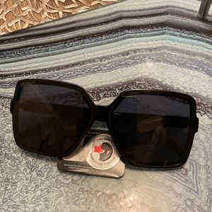 Foster Grant black large frames shades NWT